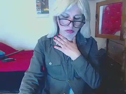 Snapshot of LorenJade chatting on December 15, 2024, 11:42 pm LorenJade online show from December 15, 2024, 11:42 pm