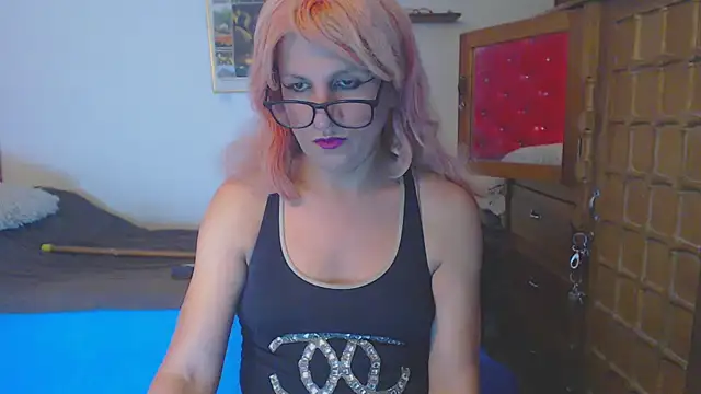 Snapshot of LorenJade chatting on February 10, 2025, 6:20 am LorenJade online show from February 10, 2025, 6:20 am