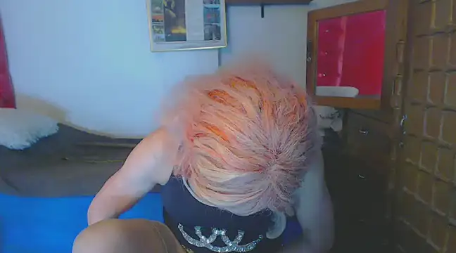 Snapshot of LorenJade chatting on February 13, 2025, 8:59 am LorenJade online show from February 13, 2025, 8:59 am