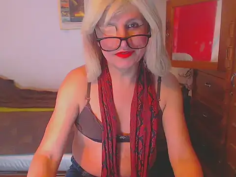 Snapshot of LorenJade chatting on March 10, 2025, 10:26 am LorenJade online show from March 10, 2025, 10:26 am