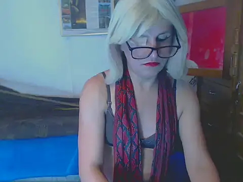 Snapshot of LorenJade chatting on March 11, 2025, 7:04 am LorenJade online show from March 11, 2025, 7:04 am