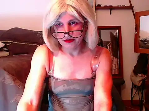 LorenJade online show from June 12, 2026, 7:29 am