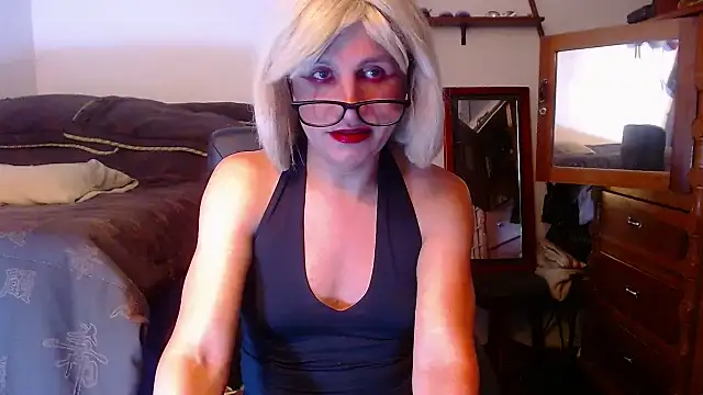 LorenJade online show from June 21, 2026, 7:33 am