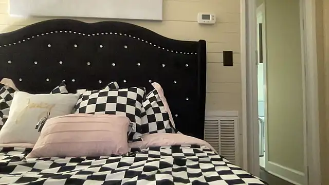 sexylilly69 online show from April 30, 2026, 1:12 am