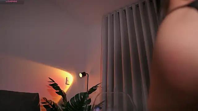 GigiLee  online show from November 15, 2025, 2:42 am