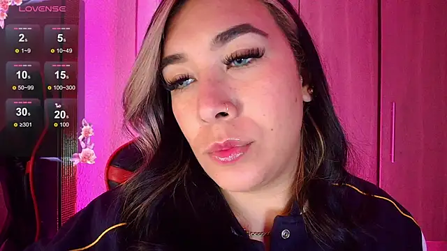 Snapshot of leahtemptation3 chatting on June 29, 2026, 7:25 am leahtemptation3 online show from June 29, 2026, 7:25 am