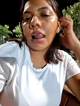 Snapshot of CanelitaPasion chatting on December 4, 2024, 11:35 pm CanelitaPasion online show from December 4, 2024, 11:35 pm