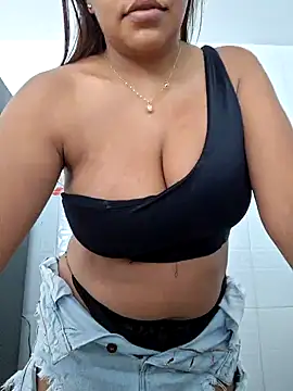 Snapshot of CanelitaPasion chatting on December 12, 2024, 7:04 pm CanelitaPasion online show from December 12, 2024, 7:04 pm