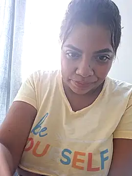 Snapshot of CanelitaPasion chatting on February 18, 2025, 1:55 pm CanelitaPasion online show from February 18, 2025, 1:55 pm