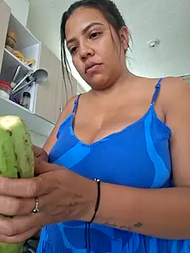 Snapshot of CanelitaPasion chatting on September 21, 2025, 5:47 pm CanelitaPasion online show from September 21, 2025, 5:47 pm