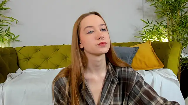 Snapshot of Sweett_Monica chatting on September 22, 2025, 12:12 am Sweett Monica online show from September 22, 2025, 12:12 am