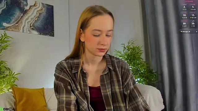 Snapshot of Sweett_Monica chatting on November 4, 2025, 1:05 am Sweett Monica online show from November 4, 2025, 1:05 am