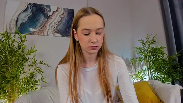 Snapshot of Sweett_Monica chatting on November 15, 2025, 1:14 am Sweett Monica online show from November 15, 2025, 1:14 am