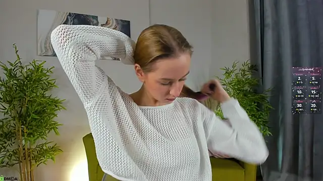 Snapshot of Sweett_Monica chatting on November 25, 2025, 1:05 am Sweett Monica online show from November 25, 2025, 1:05 am