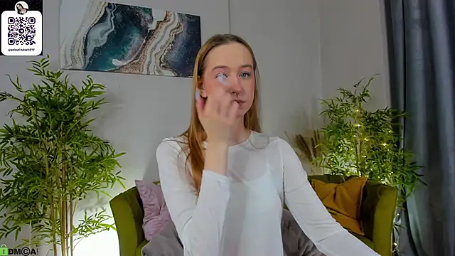 Snapshot of Sweett_Monica chatting on December 5, 2025, 1:14 am Sweett Monica online show from December 5, 2025, 1:14 am