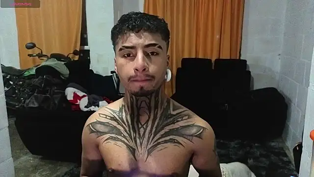 JuanCamiilo 66 online show from May 10, 2026, 2:39 am