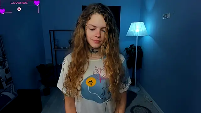 RayaNenlia online show from October 13, 2025, 5:07 am