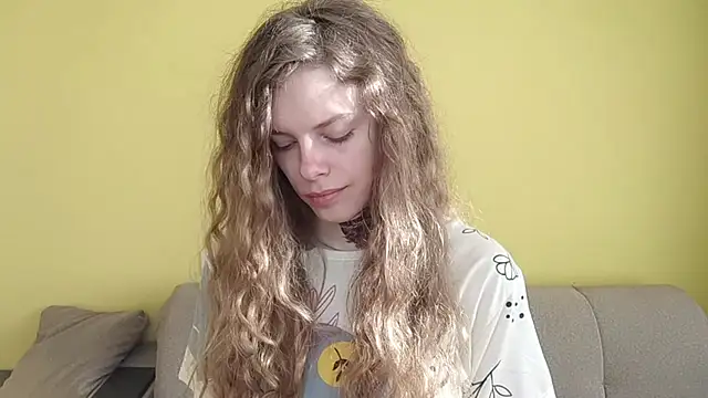 Snapshot of RayaNenlia chatting on March 23, 2026, 5:11 am RayaNenlia online show from March 23, 2026, 5:11 am