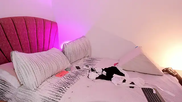 Melody bonnie online show from November 6, 2025, 7:26 pm