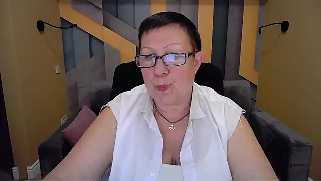 BarbaraTurners online show from December 15, 2024, 6:48 pm