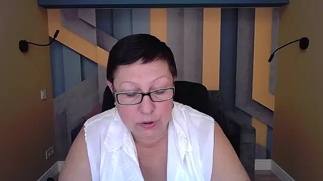 Snapshot of BarbaraTurners chatting on October 15, 2025, 6:30 pm BarbaraTurners online show from October 15, 2025, 6:30 pm