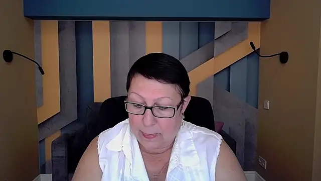 Snapshot of BarbaraTurners chatting on October 20, 2025, 6:19 pm BarbaraTurners online show from October 20, 2025, 6:19 pm