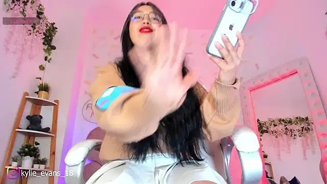 Snapshot of evelyn_evans_1 chatting on March 11, 2025, 2:43 am evelyn evans 1 online show from March 11, 2025, 2:43 am