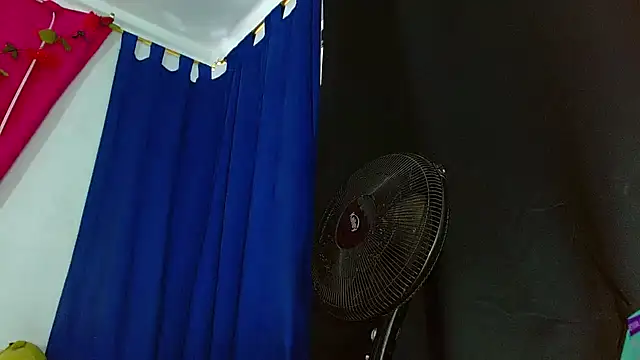 natashakissess online show from December 5, 2025, 6:26 pm