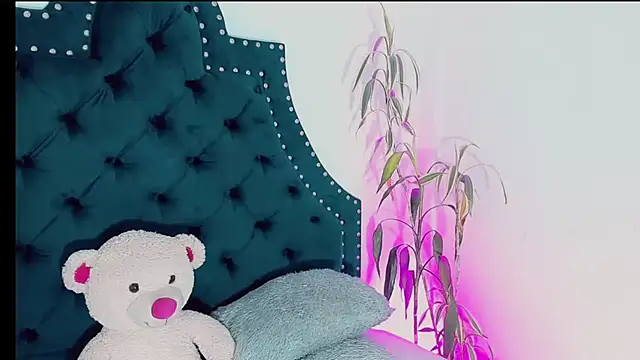 Snapshot of Emmaa_Saenz_ chatting on March 5, 2025, 11:38 pm Emmaa Saenz online show from March 5, 2025, 11:38 pm