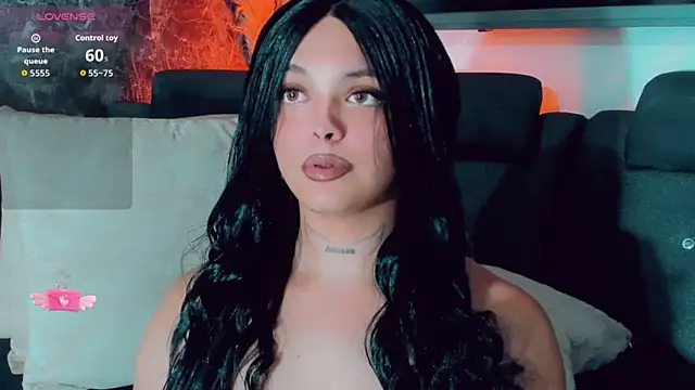 Emmaa Saenz  online show from June 5, 2026, 11:10 pm