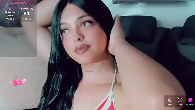 Emmaa Saenz  online show from June 17, 2026, 11:49 pm