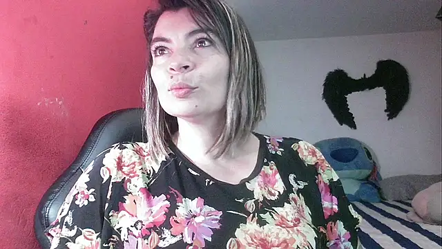 charlotedoll online show from May 6, 2026, 2:19 am