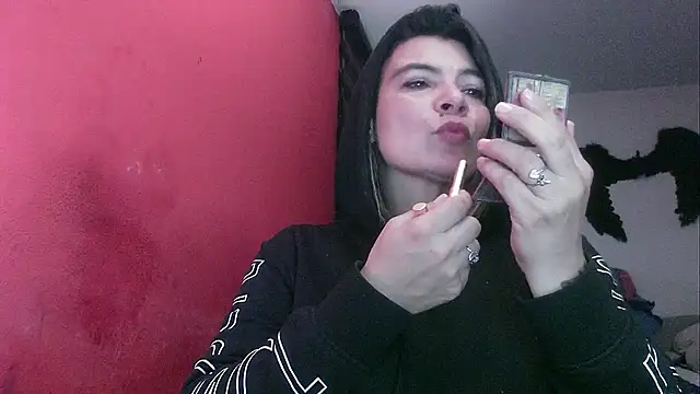 charlotedoll online show from May 8, 2026, 1:11 am