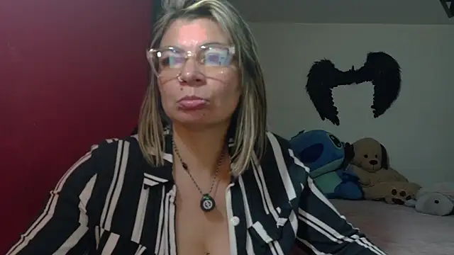 charlotedoll online show from June 22, 2026, 3:25 am