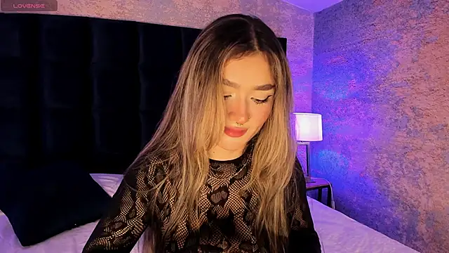 Snapshot of Arianavillada chatting on February 8, 2025, 3:08 am Arianavillada online show from February 8, 2025, 3:08 am