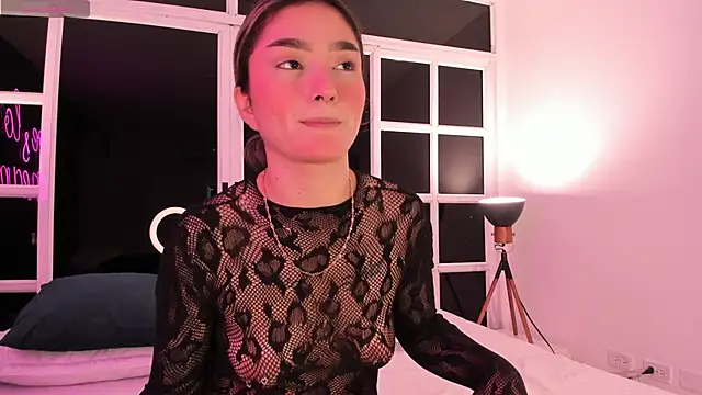 Snapshot of Arianavillada chatting on March 7, 2025, 3:19 am Arianavillada online show from March 7, 2025, 3:19 am