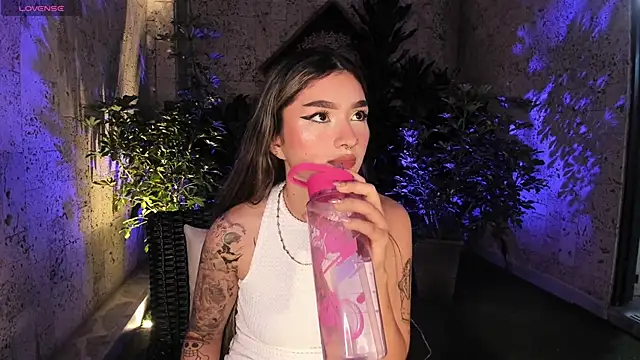 Snapshot of Arianavillada chatting on March 16, 2025, 3:36 am Arianavillada online show from March 16, 2025, 3:36 am