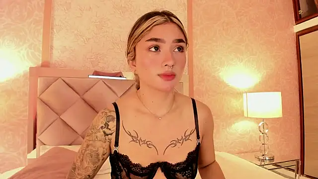 Snapshot of Arianavillada chatting on September 16, 2025, 4:02 am Arianavillada online show from September 16, 2025, 4:02 am