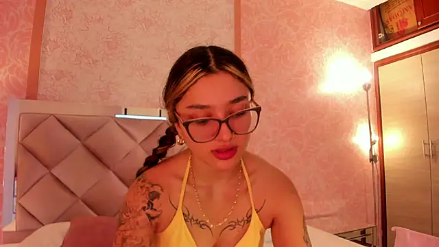 Snapshot of Arianavillada chatting on October 17, 2025, 3:10 am Arianavillada online show from October 17, 2025, 3:10 am