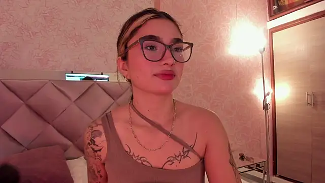 Snapshot of Arianavillada chatting on October 22, 2025, 3:18 am Arianavillada online show from October 22, 2025, 3:18 am