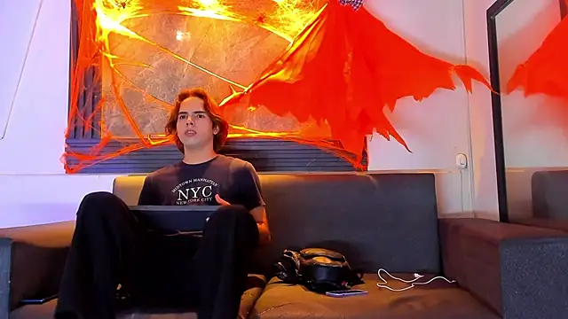 liam genner  online show from October 19, 2025, 8:09 pm