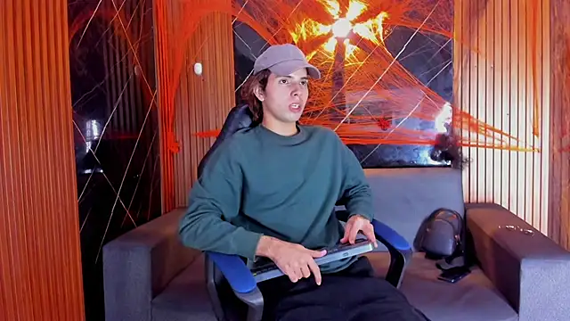 liam genner  online show from November 1, 2025, 8:22 pm