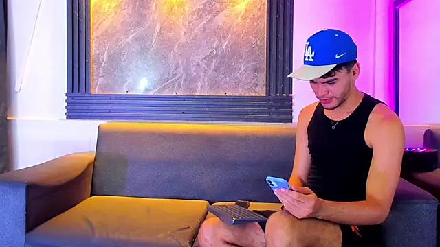 liam genner  online show from November 17, 2025, 8:14 pm