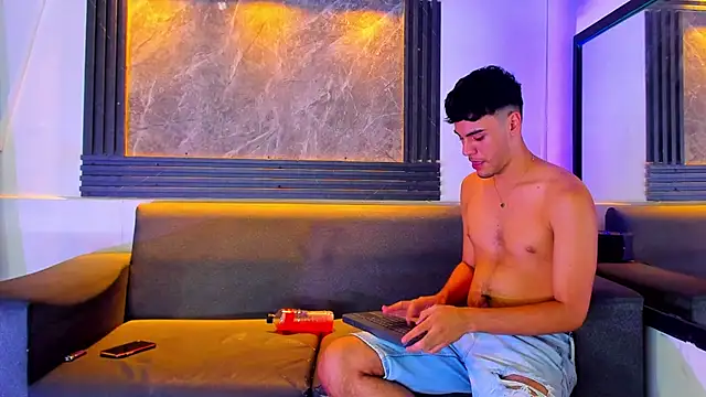 liam genner  online show from November 20, 2025, 9:03 pm