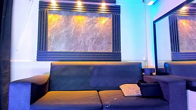 liam genner  online show from November 28, 2025, 8:22 pm