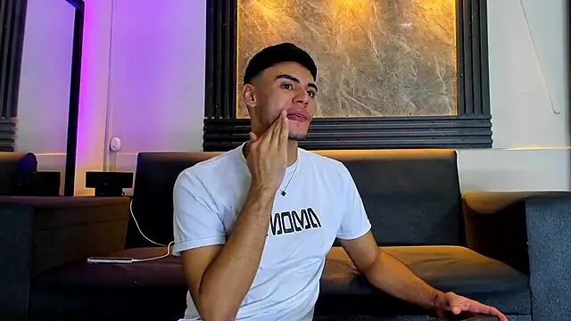 liam genner  online show from December 3, 2025, 8:18 pm