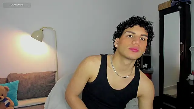 Snapshot of Curlblue chatting on October 12, 2025, 12:31 am Curlblue online show from October 12, 2025, 12:31 am