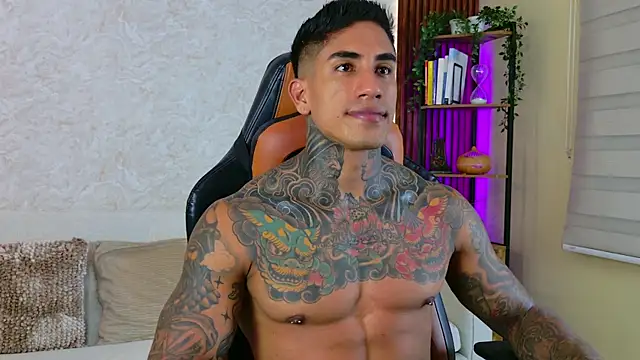 Snapshot of AdanReilly chatting on September 30, 2025, 12:15 am AdanReilly online show from September 30, 2025, 12:15 am