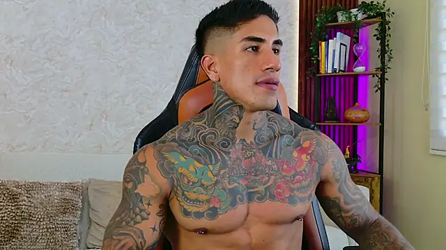 Snapshot of AdanReilly chatting on October 22, 2025, 7:35 pm AdanReilly online show from October 22, 2025, 7:35 pm