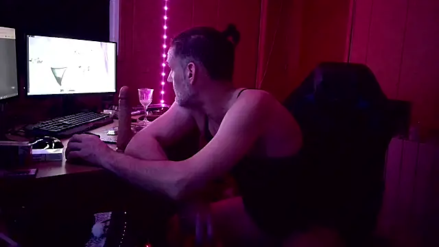 Lia Y PatrickX online show from December 17, 2024, 4:43 pm